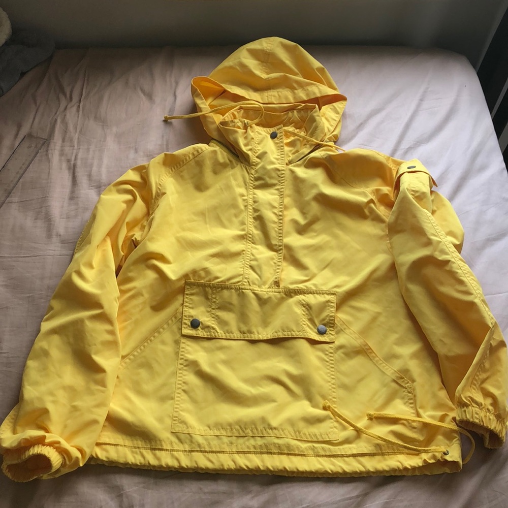 Classic, versatile yellow hooded rain jacket - S